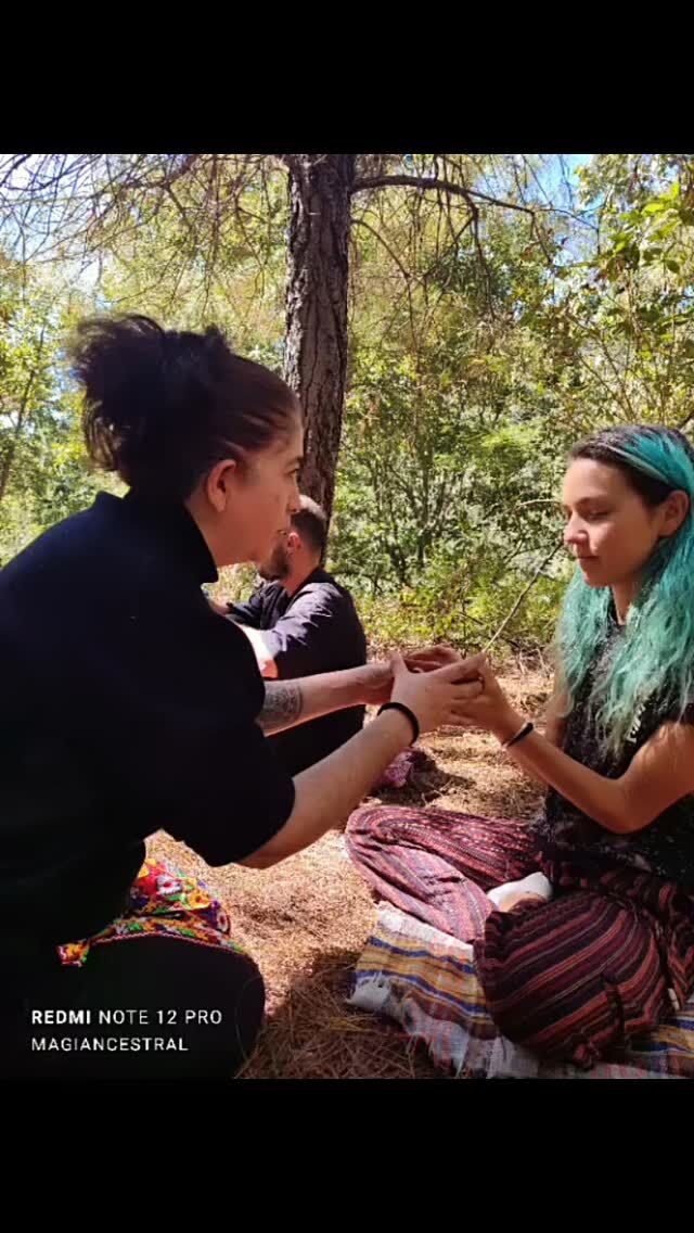 Váyanse bonito a aprender de ustedes... En muchos planos y circunstancias...

Váyanse bonito de la mano del honguito 🍄 que solo te enseña te ayuda a recordar todo lo q es tuyo...

Váyanse bonito a ver bonito lo que no nos gusta de nosotros y abracen cada versión de ustedes ....

Contemplando desde lo más profundo de ustedes mismos váyanse a cuestionarse váyanse bonito a replantearse vayan en paz que yo viajo a su lado , cuidando aquí y a todos los lugares donde el hongo nos hará surfear entre emociones, sentimientos, pensamientos y en momentos solo entregados y fluyendo vayan a lo profundo a dónde deban. @muujerdemagia ✨🌕🧝🏽‍♂️

#sanacion #sanjosedelpacifico #casamaina #ceremoniadehongos #oaxacamexico #derrumbemagico  #mujerdemagiancestral